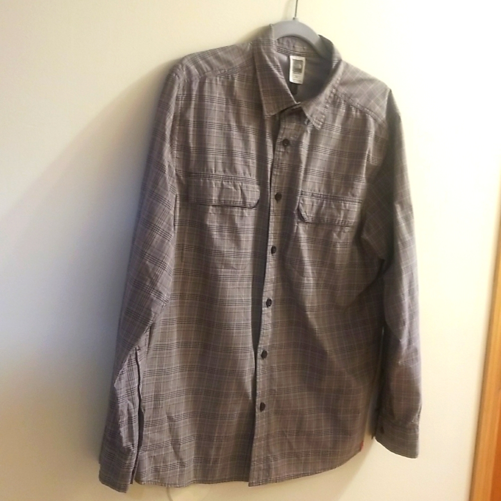 NORTH face mens button up plaid with pockets and venting
